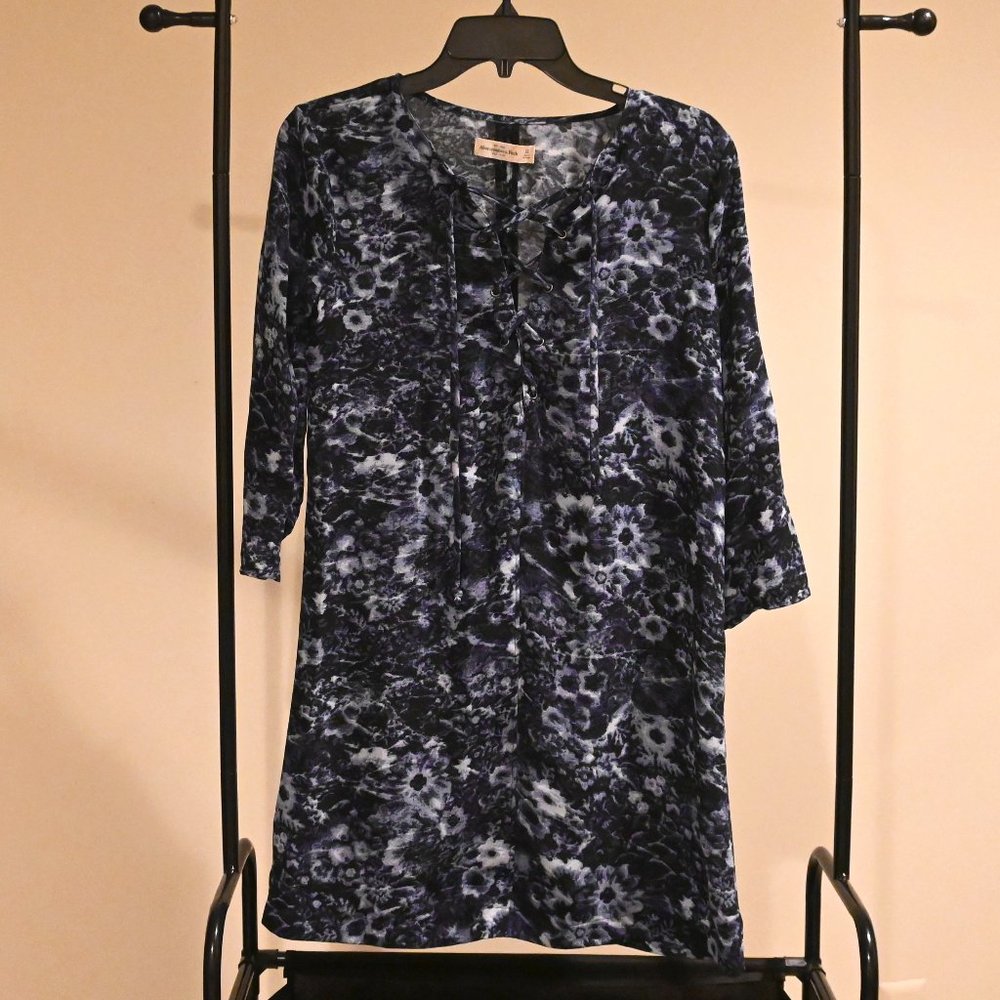 Dress / Brand Abercrombie & Fitch / Size X-small / Shift Style Blue Pattern